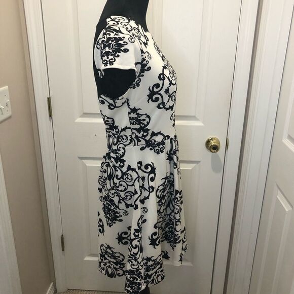 B. Darlin black and white sheer back cap sleeve dress - Picture 5 of 14